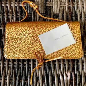 Authentic Bottega Veneta Vintage Crackled Leather Clutch